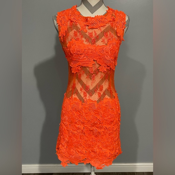 open lace back dress 4SI3NNA